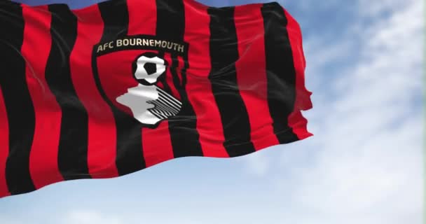 Burnemouth Apr 2023年 大西洋渔委伯恩茅斯旗在晴天飘扬 伯恩茅斯是一个英格兰足球俱乐部 3D渲染动画 慢动作无缝圈 飘扬的纺织品 — 图库视频影像
