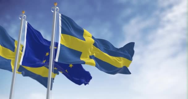 Прапори Швеції Європейського Союзу Розмахують Ясний День Швеція Стала Членом — стокове відео