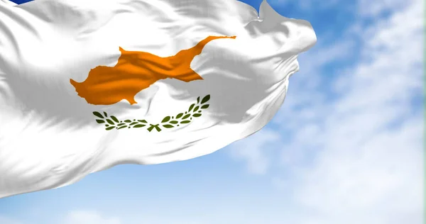 Cipro Bandiera Nazionale Sventola Nel Vento Una Giornata Limpida Bianco — Foto Stock