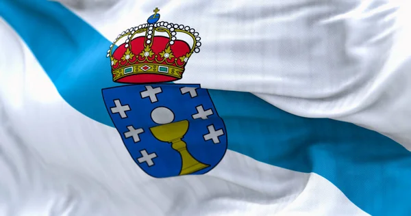 갈리시아 국기가 흔들려 스페인의 지역이다 흰색에 파란색 대각선 양팔을 두르고 — 스톡 사진