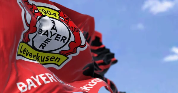 Leverkusen Abril 2023 Fondo Tela Con Bandera Bayer Leverkusen Ondeando — Foto de Stock