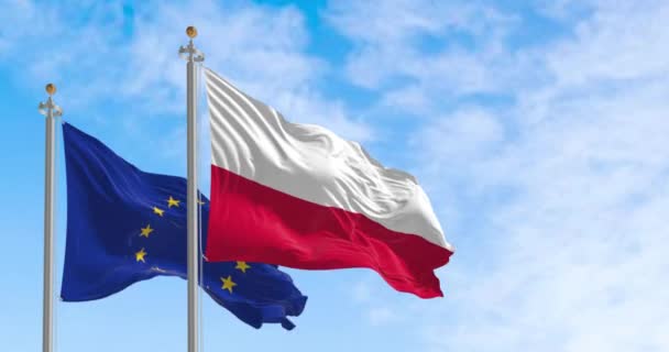 Polonia Unione Europea Sventolano Bandiere Nel Vento Una Giornata Limpida — Video Stock