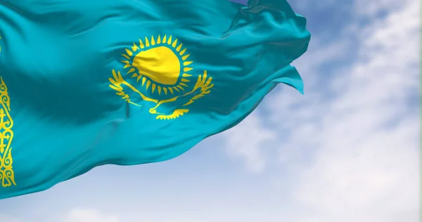 Bandera Nacional Kazajstán Ondeando Viento Día Despejado Campo Azul Claro — Foto de Stock