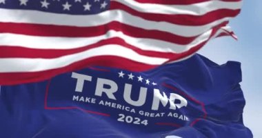 Arlington, ABD, Mart 2023: Donald Trump seçim kampanyası bayrağı dalgalanıyor. 2024 ABD başkanlık seçimi. Kusursuz 3 boyutlu animasyon. Yavaş çekim döngüsü. Seçici odaklanma. Kanat çırpan kumaş. Yakın plan.