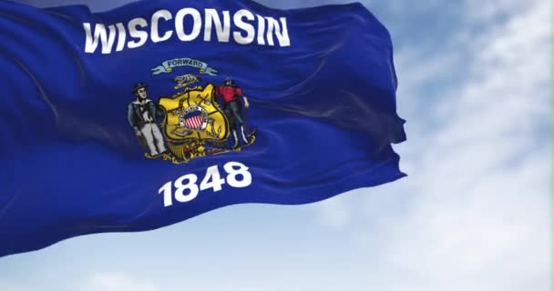 Wisconsin Állam Zászlója Lobogott Egy Tiszta Napon Tengerészkék Zászló Wisconsin — Stock videók