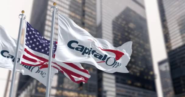 New York Usa Duben 2023 Banka Capital One Americké Vlajky — Stock video