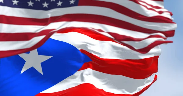 Σημαία Του Πουέρτο Ρίκο Κυματίζει Σημαία Των Ηνωμένων Πολιτειών Μια — Φωτογραφία Αρχείου