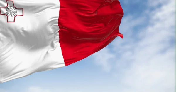 Bandera Nacional Malta Ondeando Viento Día Claro Blanco Rojo Con — Foto de Stock
