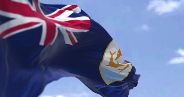 Bandera Anguila Ondeando Día Despejado Alférez Azul Con Bandera Británica — Vídeo de stock
