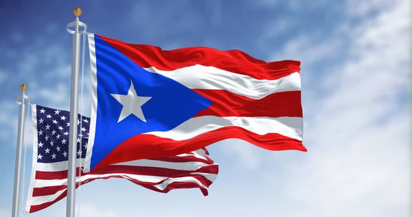 Flagga Puerto Rico Viftar Med Den Amerikanska Flaggan Klar Dag — Stockfoto