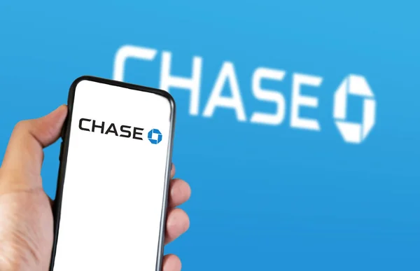 New York March 2023 Hand Holding Phone Chase Logo Displayed — Stock Photo, Image