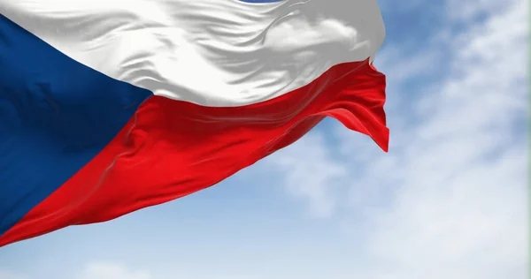 Flaga Republiki Czeskiej Dumnie Macha Pogodny Dzień Symbol Niezależności Dumy — Zdjęcie stockowe