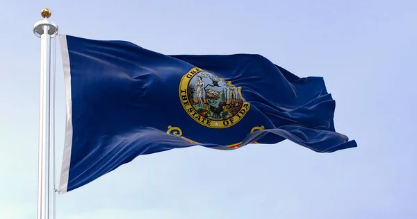 Bandera Del Estado Idaho Ondeando Viento Fondo Azul Con Sello —  Fotos de Stock