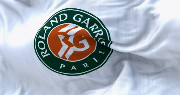 París Abril 2023 Bandera Blanca Con Logotipo Roland Garros Ondeando —  Fotos de Stock