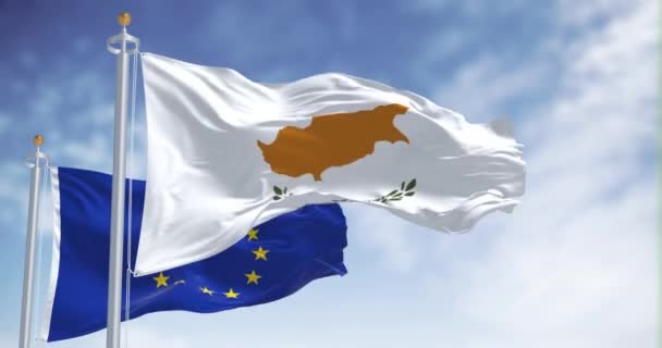 Bandera Chipriota Ondeando Con Bandera Unión Europea Unidad Simbólica Orgullo — Vídeo de stock