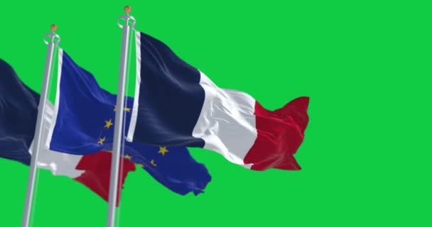 Σημαίες Της Γαλλίας Και Της Ευρωπαϊκής Ένωσης Κυματίζουν Απομονωμένες Πράσινο — Αρχείο Βίντεο