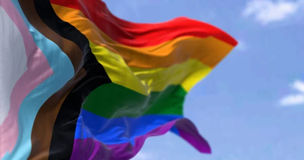 Progress Pride Zászló Lengetése Egy Tiszta Napon Fekete Barna Világoskék — Stock Fotó