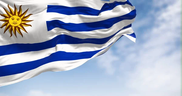 Уругвайский Национальный Флаг Развевается Ветру Солнечный День Горизонтальных Полос Белая — стоковое фото