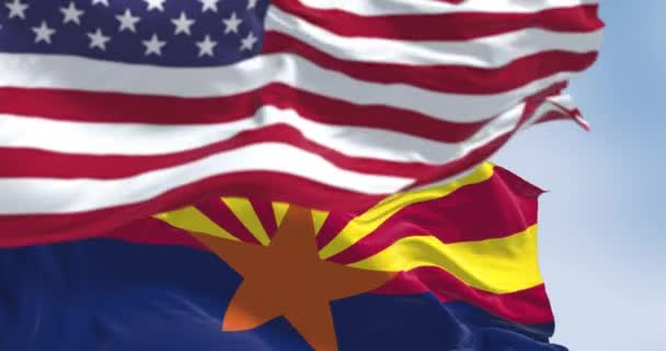 亚利桑那州和美国的国旗在晴朗的日子飘扬 美国西南部的一个州美国的联邦州 无缝3D渲染动画 慢动作回圈有选择的重点 飘扬的面料 后续行动 — 图库视频影像