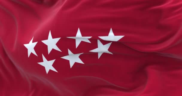 Detalhe Bandeira Comunidade Madrid Acenando Vermelho Carmesim Com Sete Estrelas — Vídeo de Stock