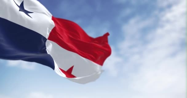 巴拿马国旗在晴朗的日子飘扬 巴拿马共和国是一个中美洲国家 3D渲染动画 慢动作回圈有选择的重点 飘扬的面料 4K分辨率 — 图库视频影像