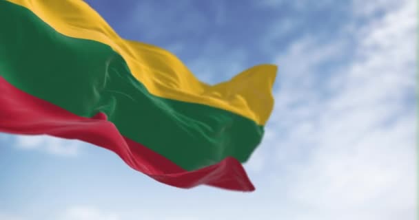 Drapeau National Lituanie Agitant Jour Clair Tricolore Horizontal Bandes Jaunes — Video