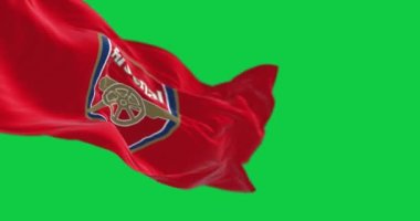 Londra, İngiltere, Mayıs 2023: Arsenal Football Club bayrağı yeşil arka planda tek başına sallanıyor. 3D canlandırma animasyonu. Yeşil ekran. Krom anahtar. Yavaş çekim döngüsü. Seçici odaklanma. 4K çözünürlüğü