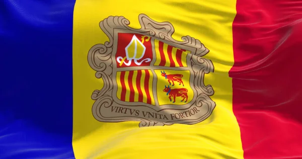안도라 공국의 국기가 바람에 흔들려 노란색 빨간색의 줄무늬가 가운데에는 있습니다 — 스톡 사진