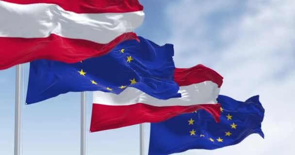 Einem Klaren Tag Wehen Fahnen Österreichs Und Der Europäischen Union — Stockvideo