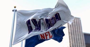 Cennet, ABD, Haziran 2023: 58 Super Bowl ve NFL bayrakları dalgalanıyor. Oyun 11 Şubat 2024 'te Paradise, Nevada' da oynanacak. Resimli 3d illüstrasyon oluşturucu