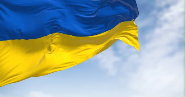 Národní Vlajka Ukrajiny Vlnící Větru Jasného Dne Dva Stejné Vodorovné — Stock fotografie