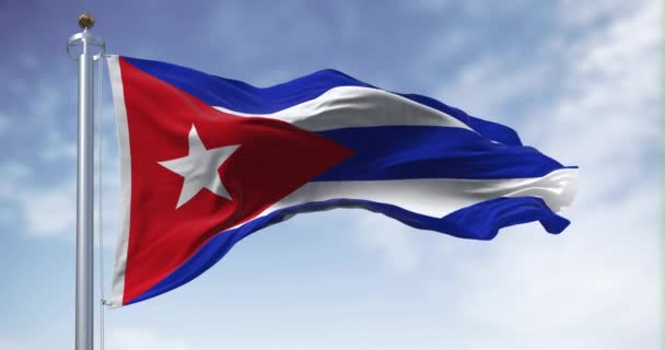 Kubas Nationalflagge Weht Einem Klaren Tag Wind Fünf Blau Weiße — Stockvideo