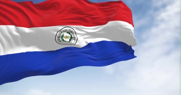Bandeira Paraguai Acenando Dia Claro Listras Horizontais Vermelhas Brancas Azuis — Vídeo de Stock