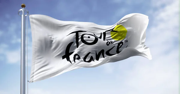 Paryż Czerwca 2023 Flaga Tour France Macha Pogodny Dzień Najważniejsze — Zdjęcie stockowe