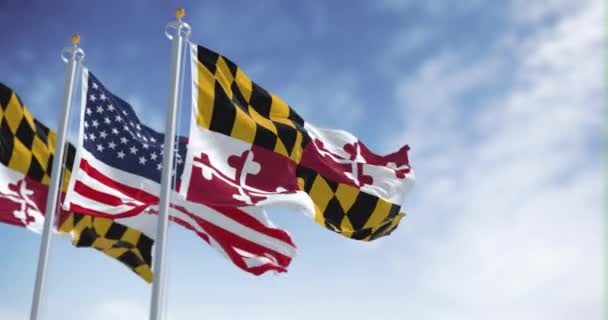 Bendera Maryland Dan Amerika Serikat Melambai Pada Hari Yang Cerah — Stok Video