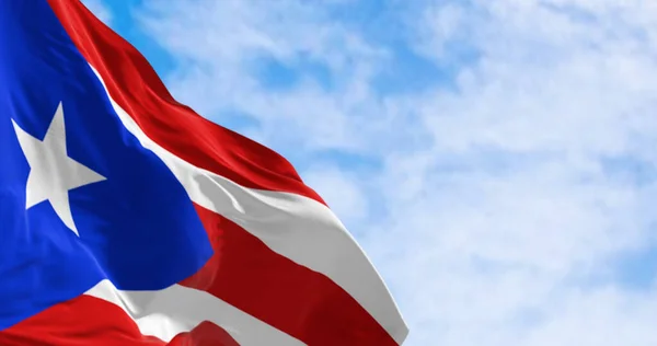 Bandera Puerto Rico Ondeando Viento Día Despejado Puerto Rico Una —  Fotos de Stock