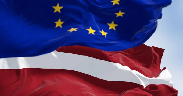 Vlajky Lotyšska Evropské Unie Vlnící Společně Lotyšsko Členem Evropské Unie — Stock fotografie