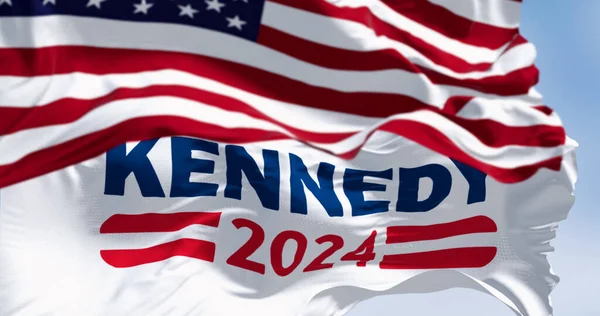 2023年4月12日 美国华盛顿特区 肯尼迪2024年总统初选 竞选旗在美国国旗下飘扬 说明性编辑3D说明 — 图库照片