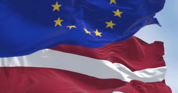 Drapelele Letoniei Ale Uniunii Europene Flutură Letonia Este Membră Uniunii — Videoclip de stoc