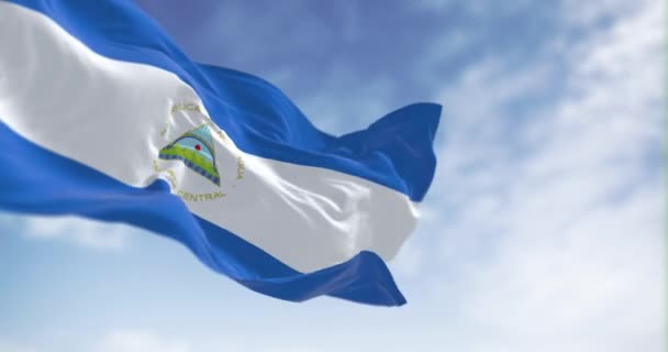 Bandera Nacional Nicaragua Ondeando Día Despejado Azul Blanco Azul Con — Vídeos de Stock