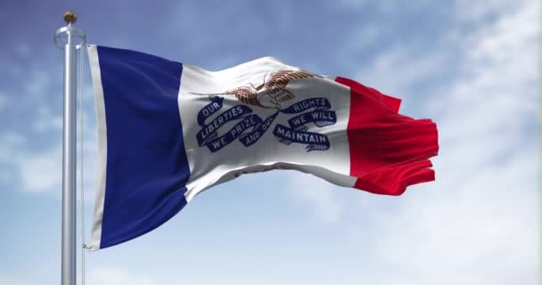 Прапор Штату Айова Махав Ясним Днем Триколор Синього Білого Червоного — стокове відео