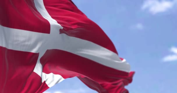 Dänemarks Nationalflagge Weht Einem Klaren Tag Wind Das Königreich Dänemark — Stockvideo