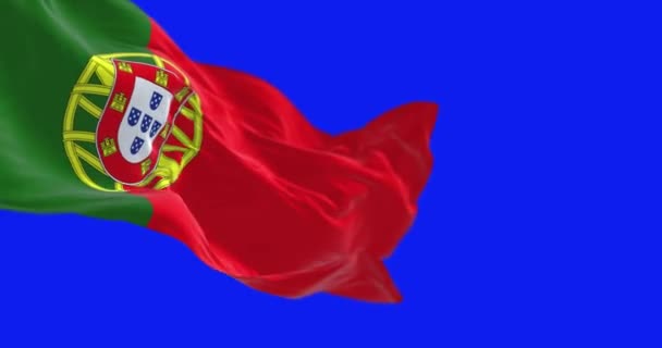 ポルトガル国旗が青いスクリーンを振っている ポルトガル共和国は欧州連合の加盟国である シームレス3Dレンダリングアニメーション ブルースクリーン クロマキー スローモーションループ 4Kについて — ストック動画