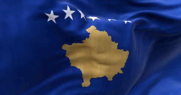 Bandiera Nazionale Del Kosovo Sventola Nel Vento Una Giornata Limpida — Foto Stock