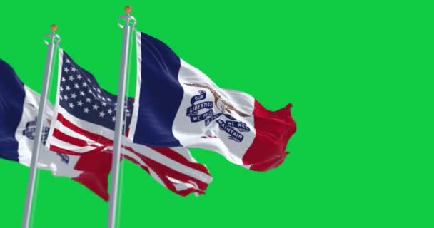 アイオワ州とアメリカ合衆国の国旗が緑の背景を振っている アメリカ合衆国上部中西部州 シームレス3Dレンダリングアニメーション グリーン スクリーン クロマキー スローモーションループ 4Kについて 選択的なフォーカス — ストック動画