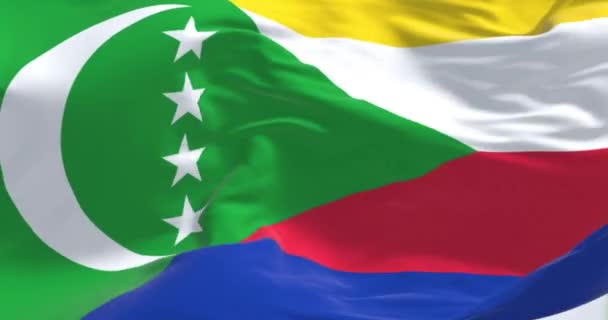 Close Van Nationale Vlag Van Comoren Zwaaiend Rimpelde Stof Achtergrond — Stockvideo