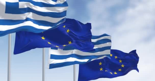 Vlaggen Van Griekenland Europese Unie Wapperen Samen Een Heldere Dag — Stockvideo