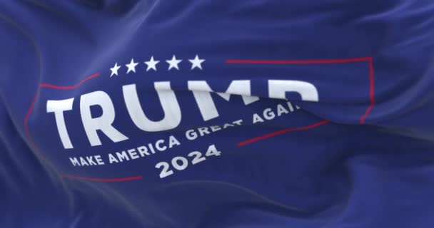 Арлингтон Сша Июля 2023 Года Приспущен Флаг Избирательной Кампании Дональда — стоковое видео