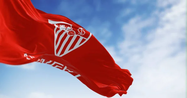 Sewilla Maj 2023 Flaga Klubu Piłkarskiego Sevilla Machająca Wietrze Pogodny — Zdjęcie stockowe