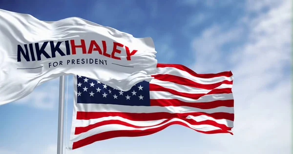 华盛顿特区 2023年6月15日 Nikki Haley 2024年总统竞选活动的旗帜在一个晴朗的日子飘扬 说明性编辑3D插图渲染 2024年美国总统选举 — 图库照片